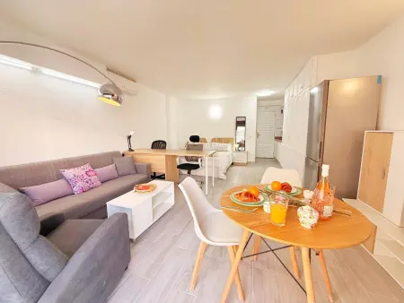 Location appartement à Los Cristianos, Studio moderne à 50m de la plage avec climatisation