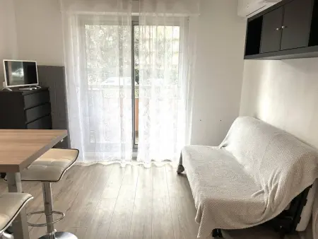 Studio climatisé Bormes-les-Mimosas, 200m plage : photo 8