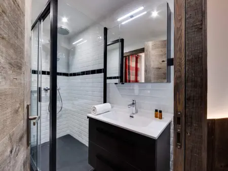 Duplex 6 pers. rénové, accès direct pistes à Val-d'Isère : photo 12