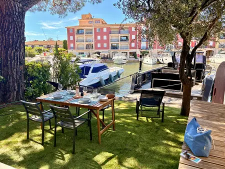 Location appartement à Port Grimaud, Appartement climatisé avec parking - Port Grimaud
