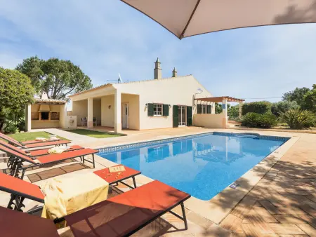 Location villa à Guia, Villa privée avec piscine - 6 pers.