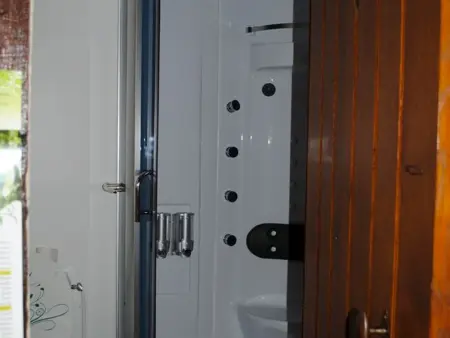 Gîte 3 chambres centre-ville avec spa et jardin clos : photo 11