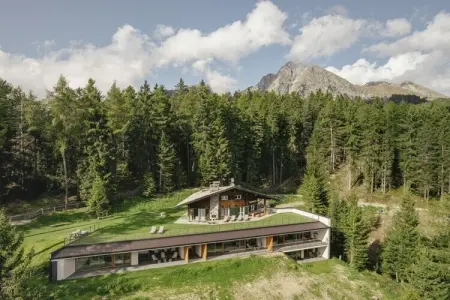 Chalet Magdalena à Hafling, sauna et vue forêt : photo 1