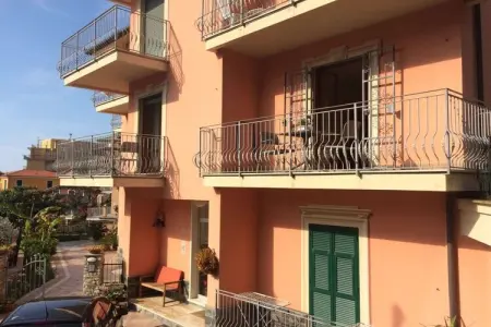 Appartement Salvia : 1 chambre, balcon, parking à Deiva Marina