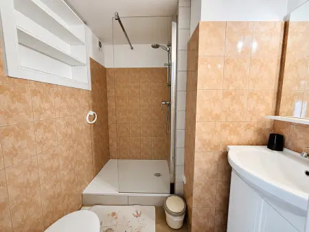 T2 35 m² en rez-de-chaussée à 400 m de la plage : photo 7