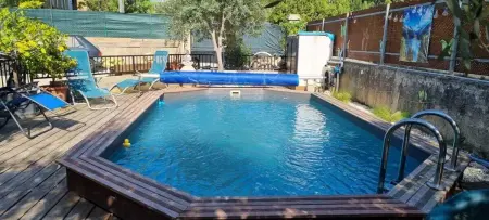Location appartement à Robion, Studio cosy à Robion de 20 m² avec piscine privée