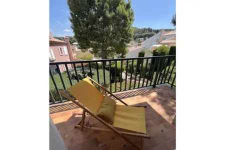 Appartement rénové 62 m² avec balcon à Saint-Cyr-sur-Mer : photo 3