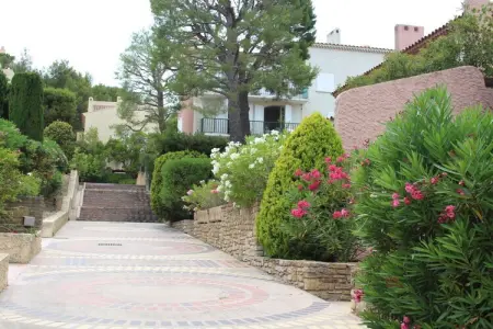 Appartement rénové 62 m² avec balcon à Saint-Cyr-sur-Mer : photo 5