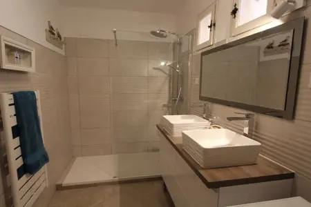 Appartement rénové 62 m² avec balcon à Saint-Cyr-sur-Mer : photo 16