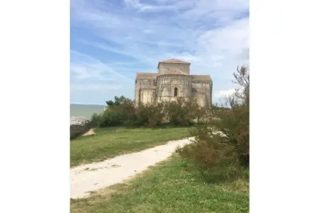 Gîte Roche Batard avec piscine privée à Barzan : photo 23