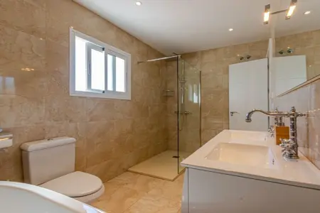 518757, Villa Andalucia près du centre - Photo 24
