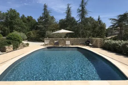 Maison mitoyenne rénovée avec piscine à Cabrières-d'Avignon : photo 5