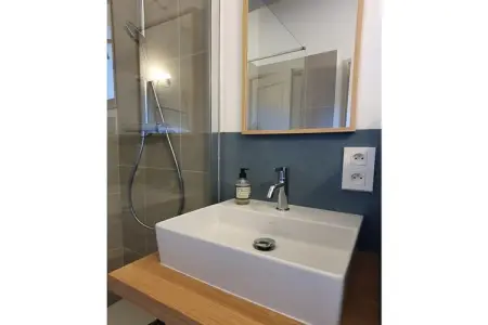 Maison mitoyenne rénovée avec piscine à Cabrières-d'Avignon : photo 17