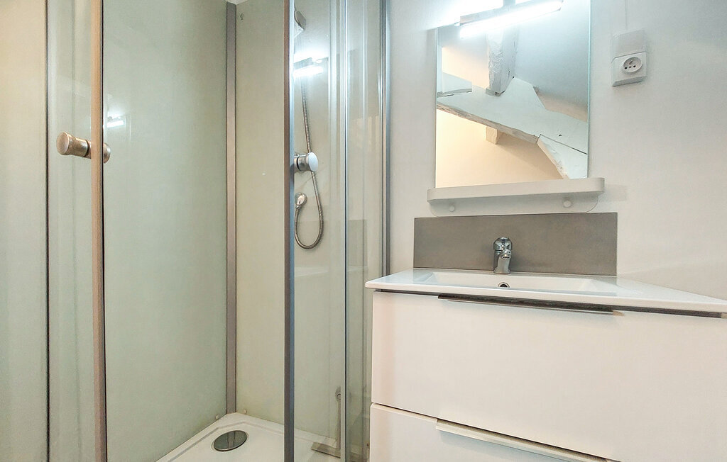 Studio 21 m² à Savignac-les-Églises, puits de lumière - Photo 4