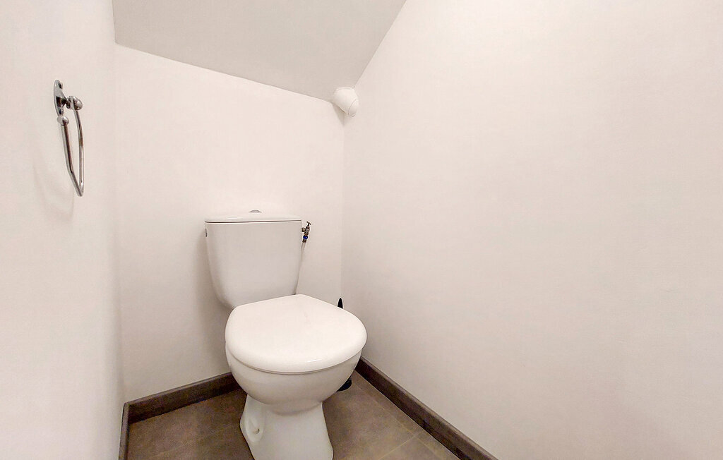 Studio 21 m² à Savignac-les-Églises, puits de lumière - Photo 10