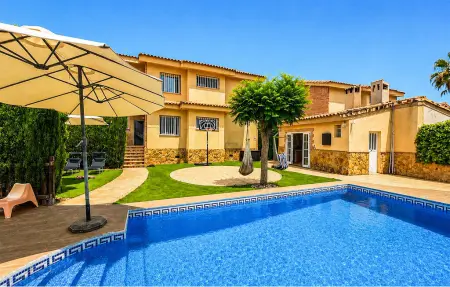 Maison 8 personnes avec piscine privée à Chiva : photo 1