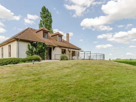 Gîte 10 pers. avec rivière et activités en Pays d'Othe : photo 1