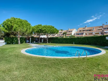 Location appartement à Platja d'Aro i S'Agaró, Appartement RDC proche plage à SAgaró avec piscine et jardin