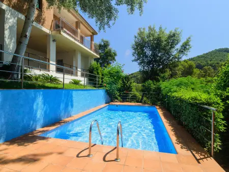 Location gite à Begur, Chalet confortable avec piscine privée à 600m de la plage