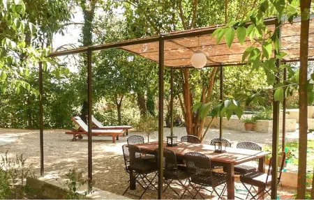 Tour XIXe siècle avec piscine privée à Aimargues : photo 2
