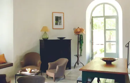 Tour XIXe siècle avec piscine privée à Aimargues : photo 3