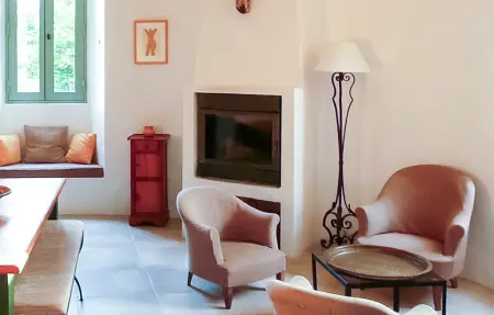 Tour XIXe siècle avec piscine privée à Aimargues : photo 4