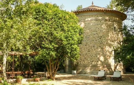 Tour XIXe siècle avec piscine privée à Aimargues : photo 9