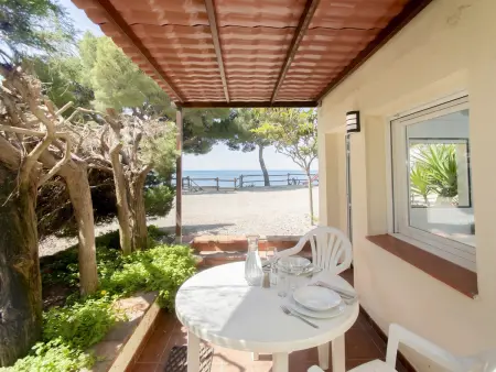 Studio première ligne de plage à Roses, parking inclus : photo 2