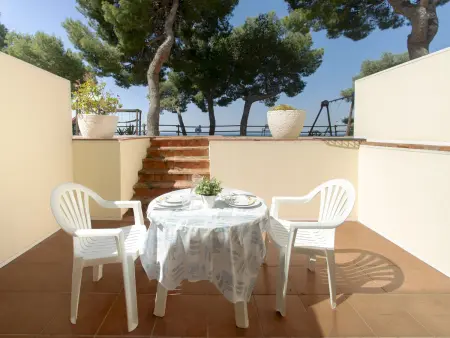Studio première ligne de plage à Roses, parking inclus : photo 1
