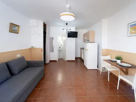Studio première ligne de plage à Roses, parking inclus : photo 3