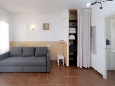 Studio première ligne de plage à Roses, parking inclus : photo 6
