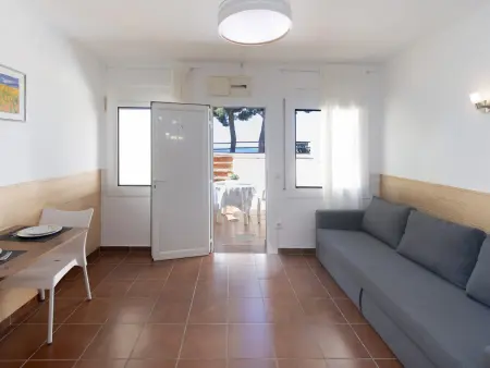 Studio première ligne de plage à Roses, parking inclus : photo 7