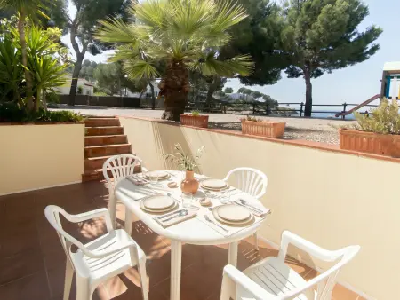 Studio première ligne de plage à Roses avec parking : photo 2