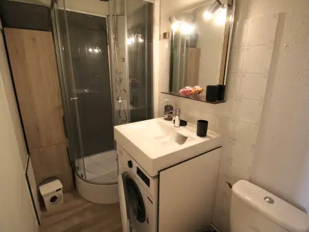 Petit 2P avec loggia 10m² - Vue montagne à Bagnères-de-Luchon : photo 3