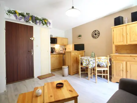 Petit 2P avec loggia 10m² - Vue montagne à Bagnères-de-Luchon : photo 8