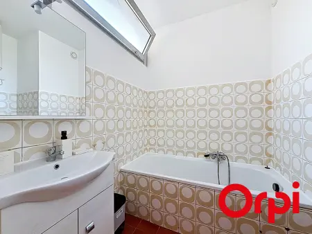 Studio rénové face mer à Menton, clim, 4 pers. : photo 7
