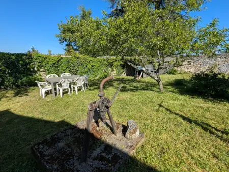 Gîte Saint-Marcel, 4 pers. – Jardin clos & véranda : photo 6