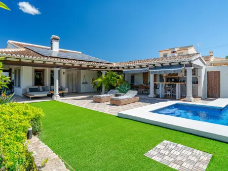 Villa La Calma, maison 170 m² avec piscine à Javea : photo 1