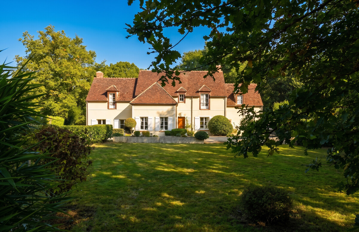 Villa 280 m² avec piscine privée – 6 chambres à Chailly-en-Brie - Photo 1