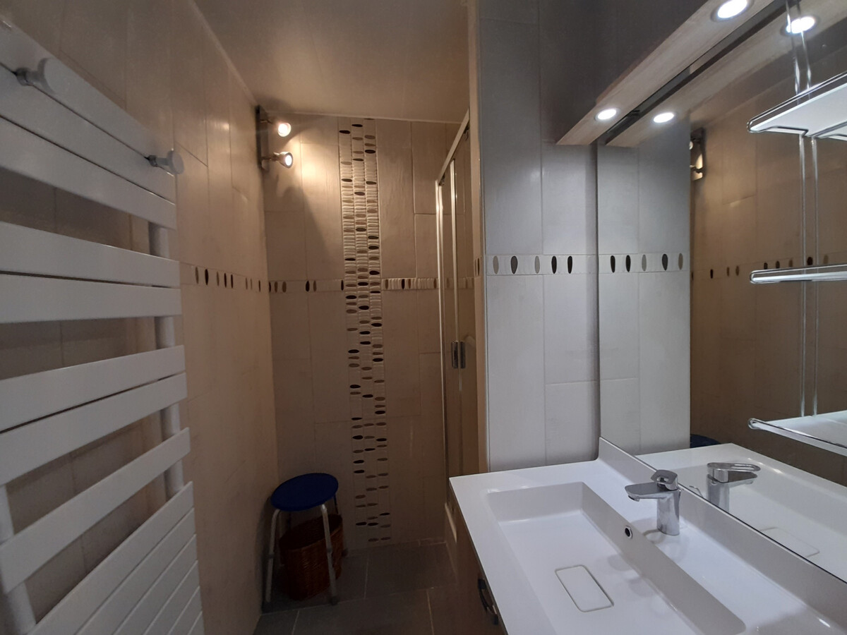 T2 lumineux centre-ville, 600m des Thermes - Photo 9