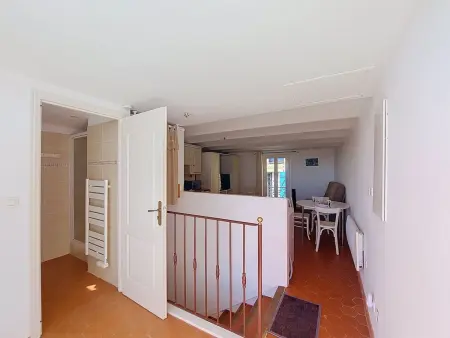 Studio Bellevue avec terrasse à Régusse : photo 17