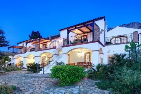Maison rénovée au bord du lac de Guadalhorce : photo 1