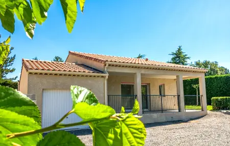 Maison 3 chambres avec piscine privée à Sampzon