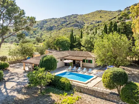 Location gite à Port de Pollença, Villa avec piscine privée - vue montagnes