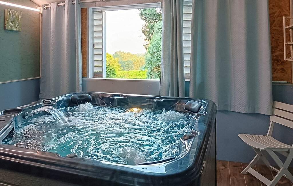 Maison en pierre avec spa et jacuzzi à La Chapelle-Urée - Photo 7