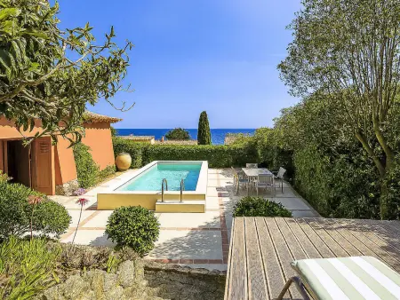 Villa Floralies à Sainte-Maxime, piscine et vue mer
