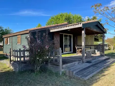 Location chalet à Chazemais, Chalet charmant avec piscine à Chazemais
