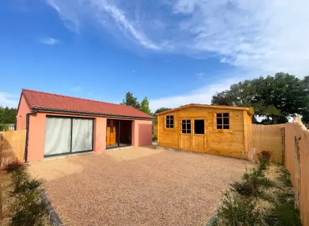 Chalet avec piscine partagée et jardin à Chazemais, 6 personnes : photo 11