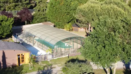 Location chalet à Chazemais, Chalet confortable avec jardin près de Chazemais