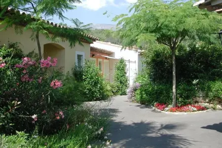 Villa Lou Gourg à Carros : 2 chambres, piscine lagon : photo 1